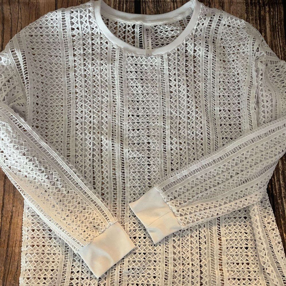 Ladies Fabletics White oversized loose knit top